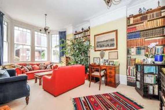 7 bedroom Semi-Detac...